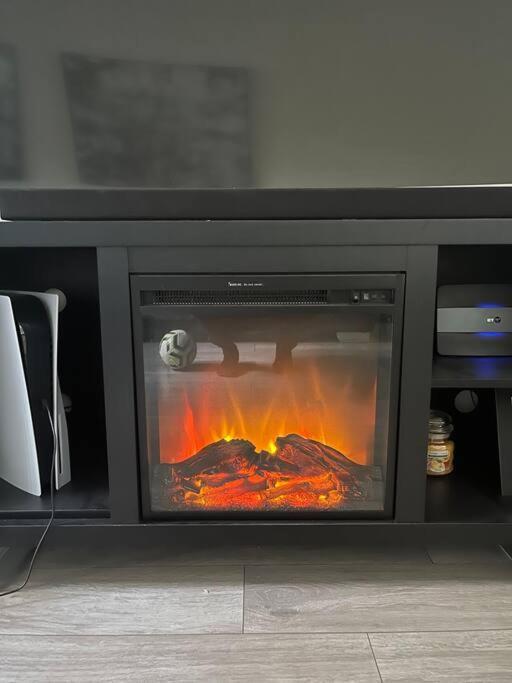 1-bed W/ Electric Fireplace