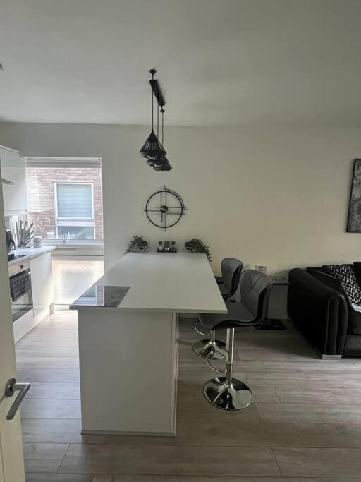 1-bed W/ Electric Fireplace